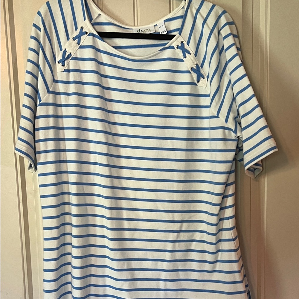 da. Co. Blue & White Striped Short-Sleeve Boatneck Top